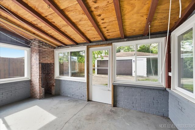 10155 Ivanhoe Avenue, Schiller Park, IL 60176