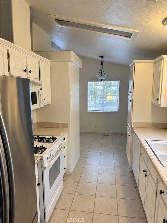 32901 Crescent, Lake Elsinore, CA 92530 — photo 2