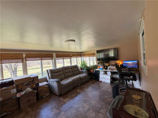 1051 S Lake Rd, Jefferson Twp, PA 16137