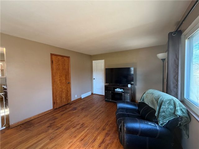 1051 S Lake Rd, Jefferson Twp, PA 16137