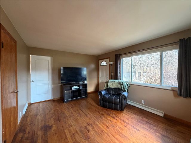 1051 S Lake Rd, Jefferson Twp, PA 16137