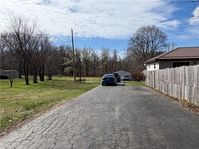 1051 S Lake Rd, Jefferson Twp, PA 16137