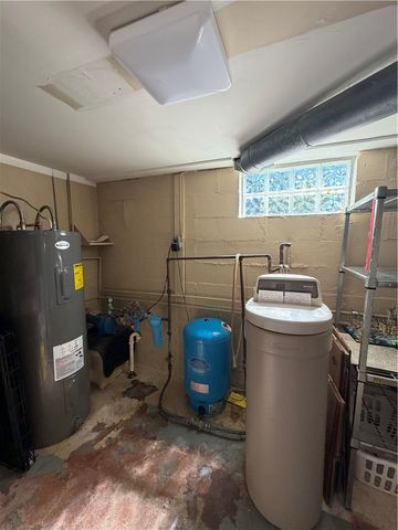 1051 S Lake Rd, Jefferson Twp, PA 16137