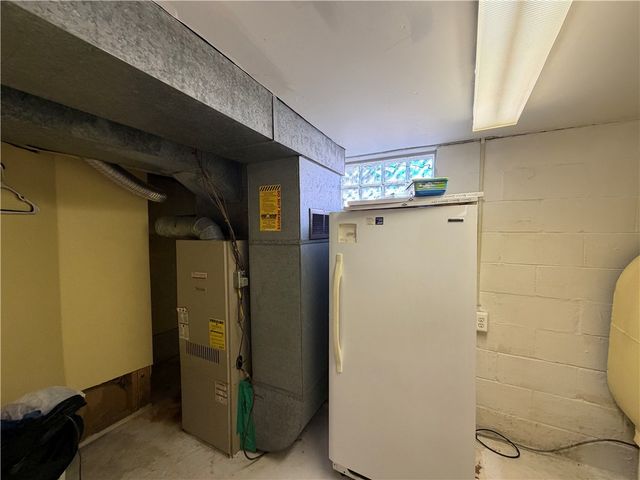 1051 S Lake Rd, Jefferson Twp, PA 16137