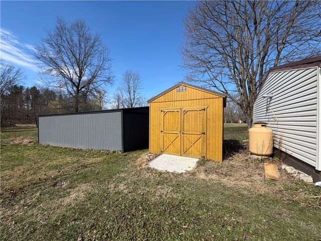 1051 S Lake Rd, Jefferson Twp, PA 16137