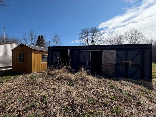 1051 S Lake Rd, Jefferson Twp, PA 16137