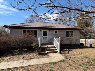 1051 S Lake Rd, Jefferson Twp, PA 16137