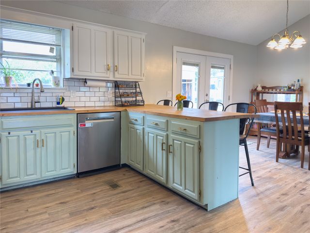 704 W Vicksburg Street, Broken Arrow, OK 74011