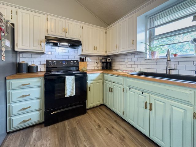 704 W Vicksburg Street, Broken Arrow, OK 74011