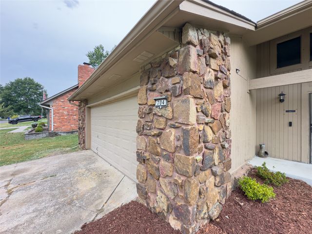 704 W Vicksburg Street, Broken Arrow, OK 74011