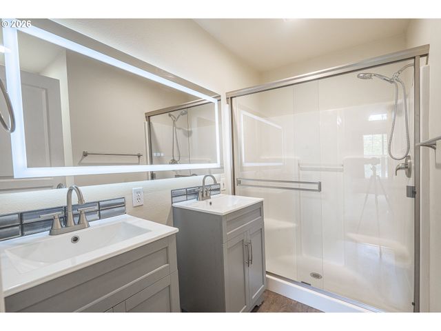12312 Sw MEADER Way, Beaverton, OR 97008