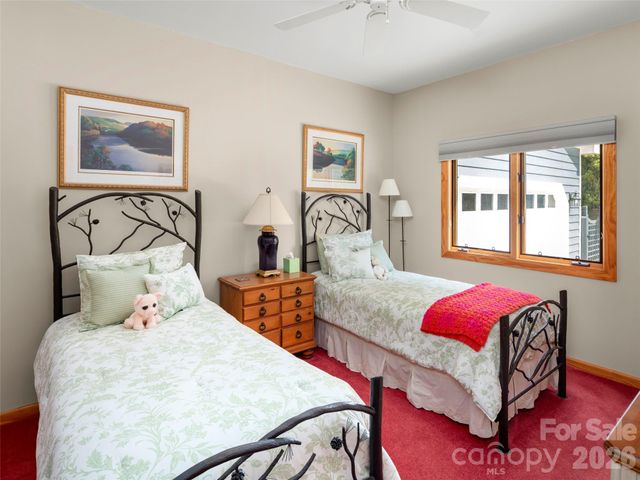 33 Banker Drive, Waynesville, NC 28786