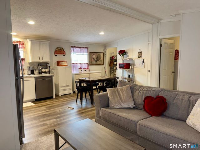 40 Matthews Street TRLR 30, Bristol, CT 06010