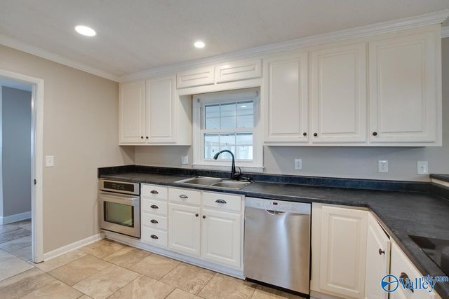 2107 Edinburgh Drive, Huntsville, AL 35803