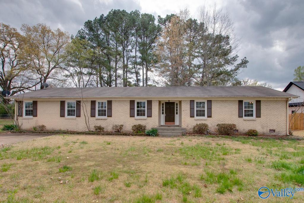 2107 Edinburgh Drive, Huntsville, AL 35803