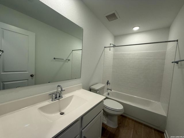 111 Peeps Ct., Adkins, TX 78101