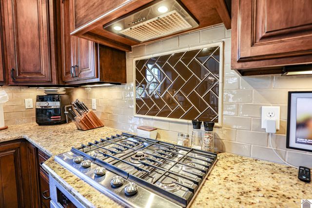 6601 Tuscan Rd, Paducah, KY 42001