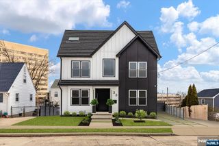 33 Elycroft Parkway, Rutherford, NJ 07070