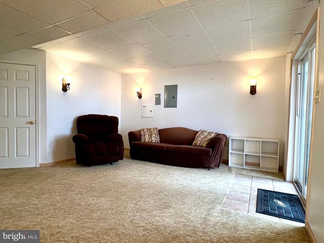 7562 CLOVER LEE BLVD, Harrisburg, PA 17112