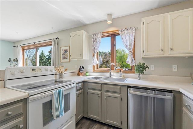 6002 Lynbrook Lane, Madison, WI 53719