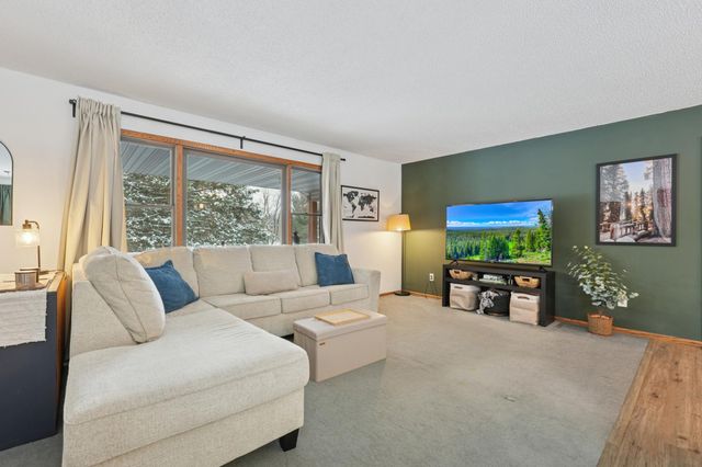 998 Tanney Lane, Hudson, WI 54016