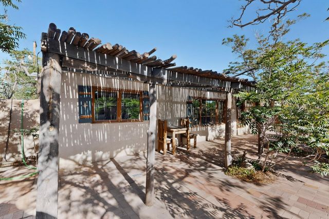 1109 57th Street NW, Albuquerque, NM 87105