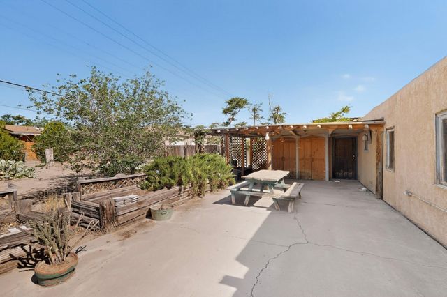 1109 57th Street NW, Albuquerque, NM 87105