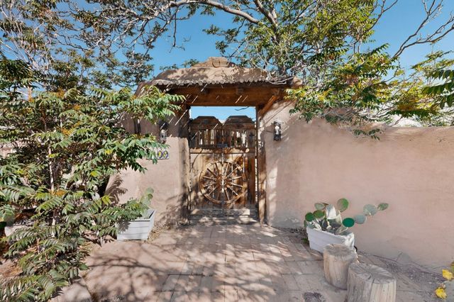 1109 57th Street NW, Albuquerque, NM 87105