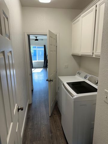 8879 Mandalay Way, Elk Grove, CA 95624