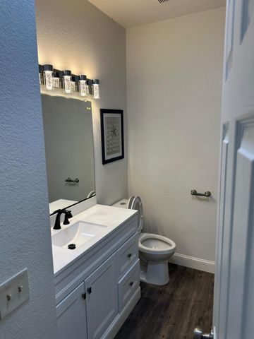 8879 Mandalay Way, Elk Grove, CA 95624