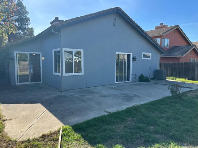 8879 Mandalay Way, Elk Grove, CA 95624