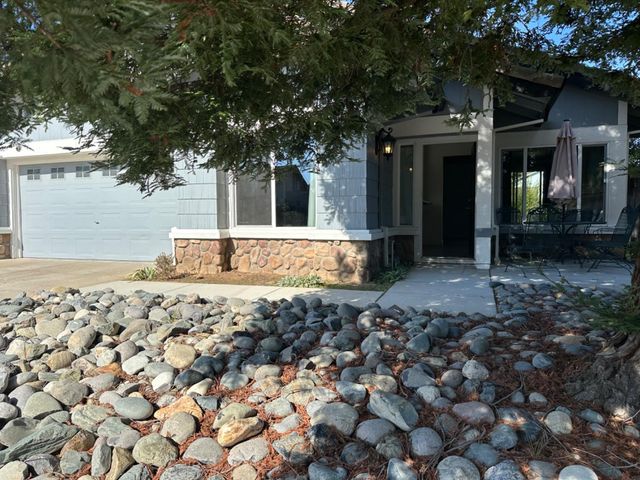 8879 Mandalay Way, Elk Grove, CA 95624