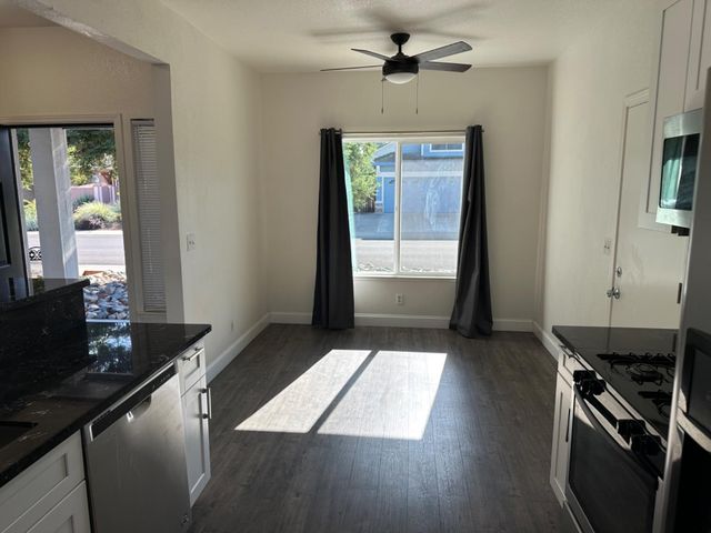 8879 Mandalay Way, Elk Grove, CA 95624