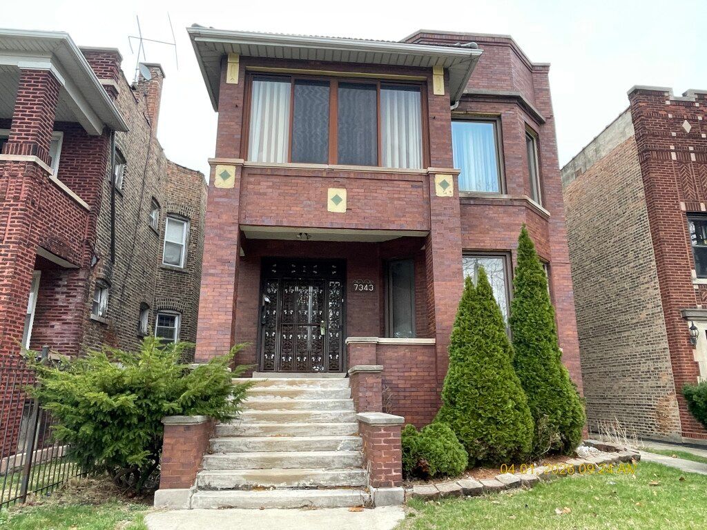 Image 2 of property listing at 7343 S Luella Avenue, Chicago, IL 60649