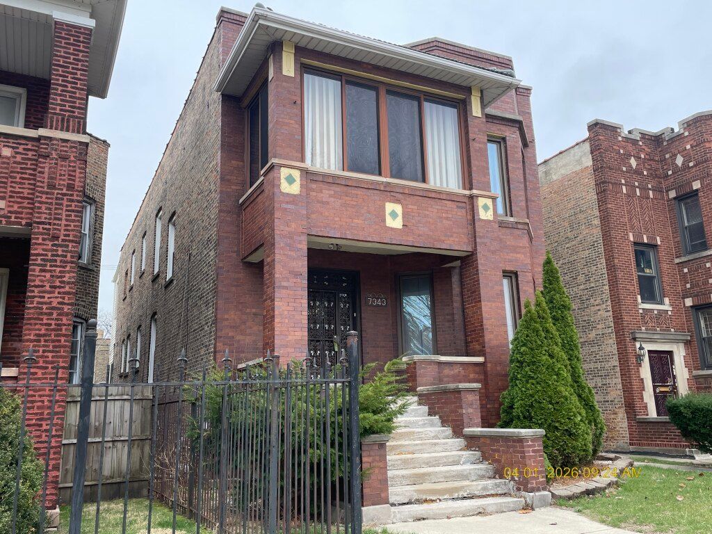 Image 3 of property listing at 7343 S Luella Avenue, Chicago, IL 60649