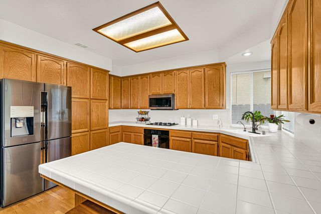 1022 Kathy St, Los Banos, CA 93635