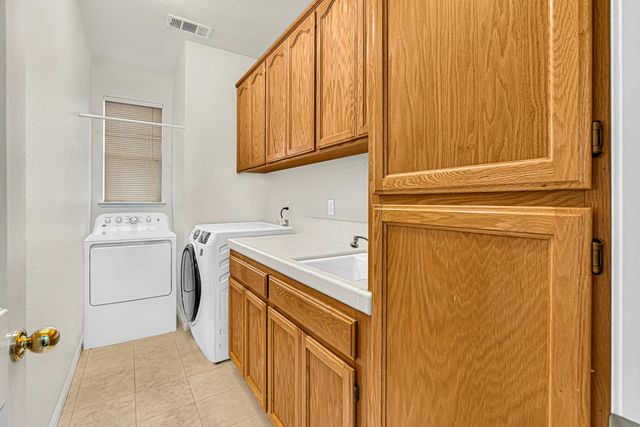 1022 Kathy St, Los Banos, CA 93635