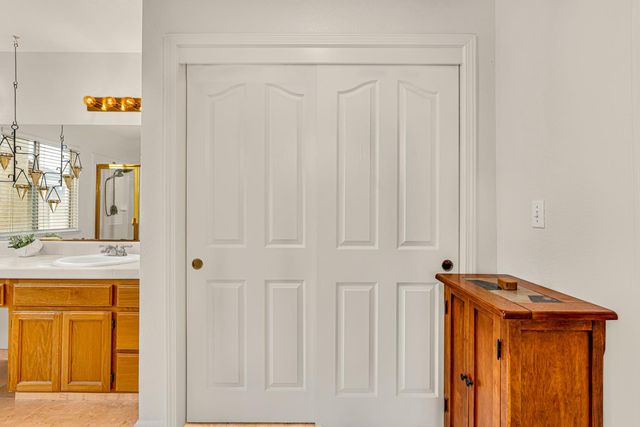 1022 Kathy St, Los Banos, CA 93635