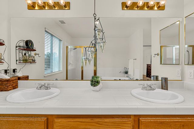 1022 Kathy St, Los Banos, CA 93635