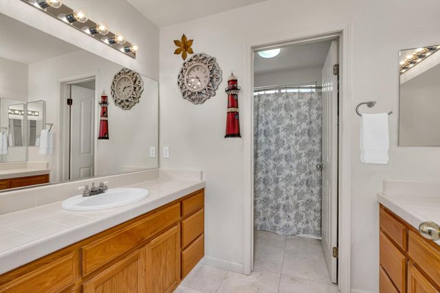 1022 Kathy St, Los Banos, CA 93635