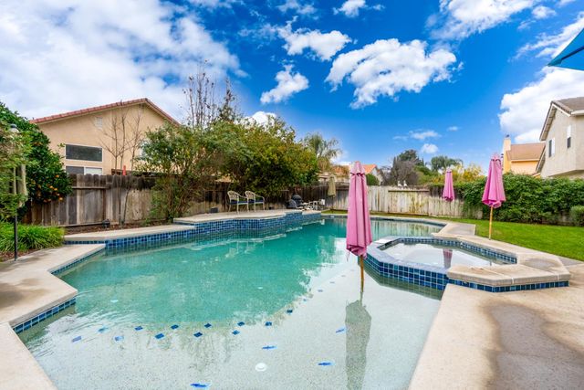 1022 Kathy St, Los Banos, CA 93635