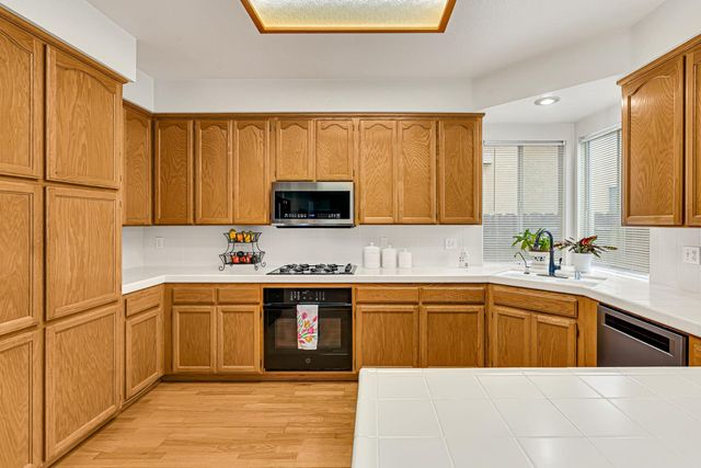 1022 Kathy St, Los Banos, CA 93635