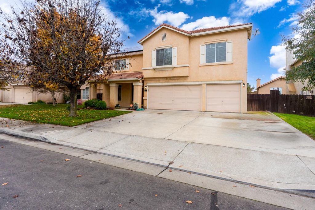 1022 Kathy St, Los Banos, CA 93635