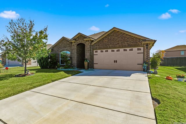 1321 W Nolte Farms, Seguin, TX 78155