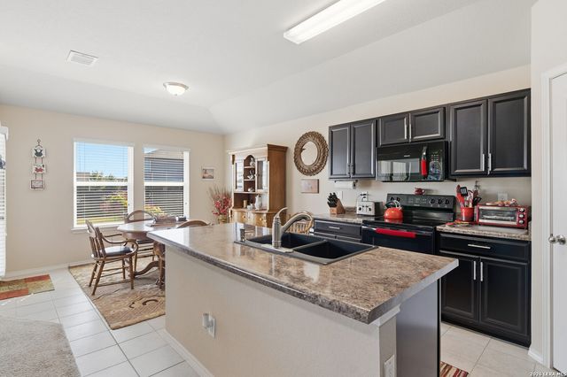 1321 W Nolte Farms, Seguin, TX 78155