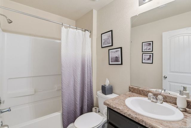 1321 W Nolte Farms, Seguin, TX 78155