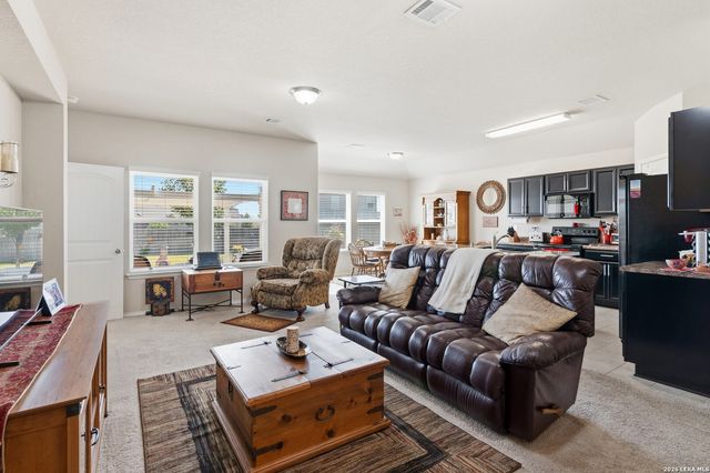 1321 W Nolte Farms, Seguin, TX 78155