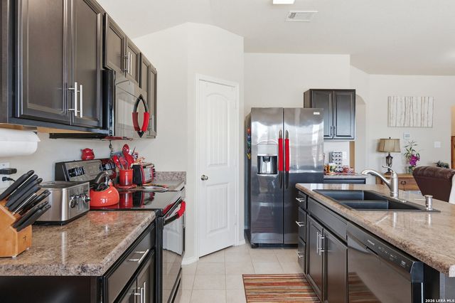 1321 W Nolte Farms, Seguin, TX 78155