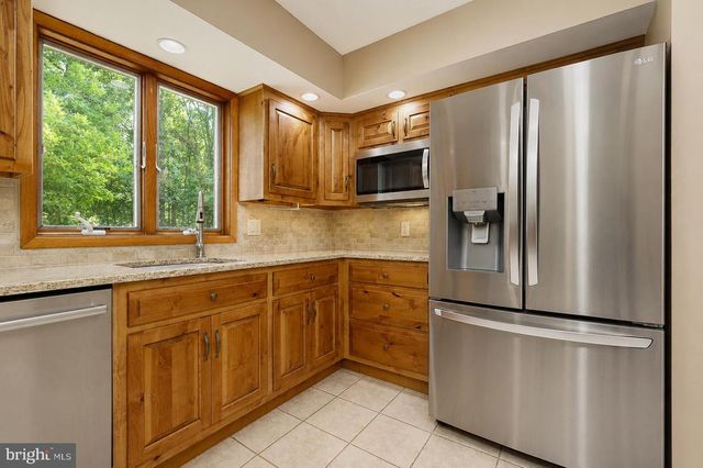 5 CEDAR FALLS DR, Medford, NJ 08055