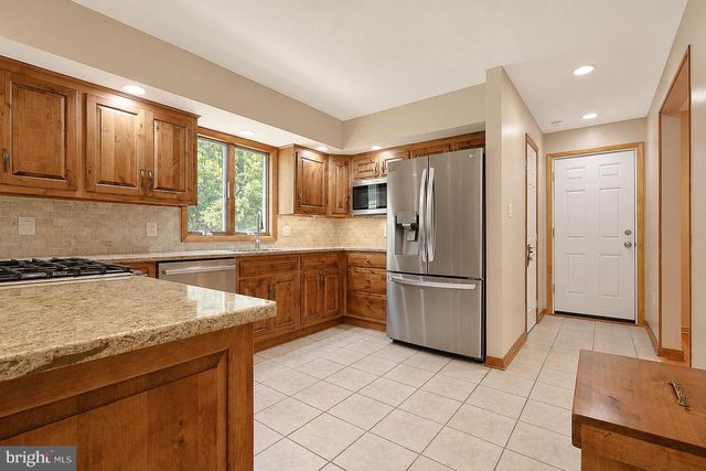 5 CEDAR FALLS DR, Medford, NJ 08055